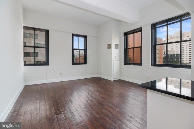 Foto del edificio - 3131 Walnut Street Unit 2B-216
