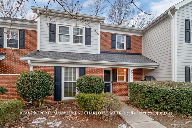 Building Photo - Charming HOME in Prime South Charlotte Location!