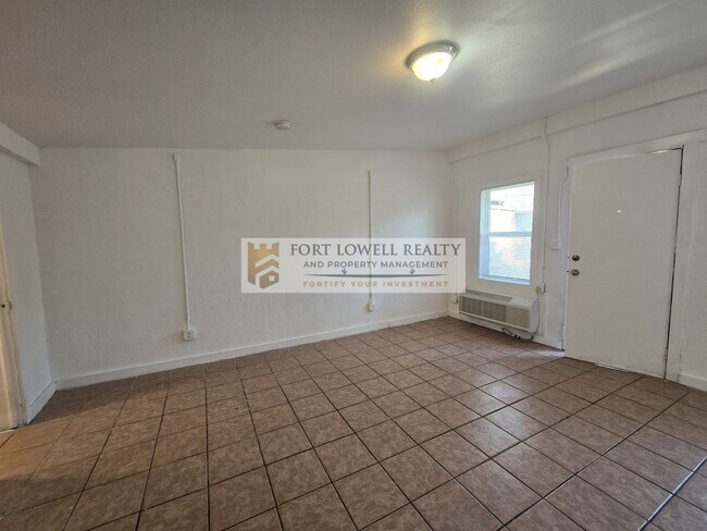 Building Photo - Cozy Studio near Downtown Tucson!