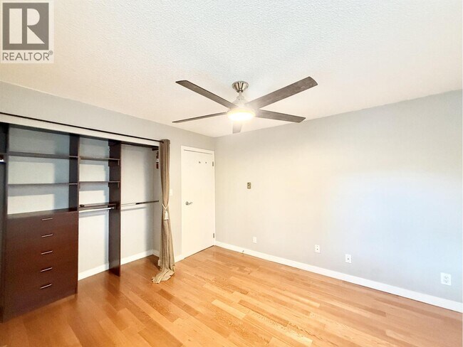 Photo du bâtiment - 111 W 10th Ave