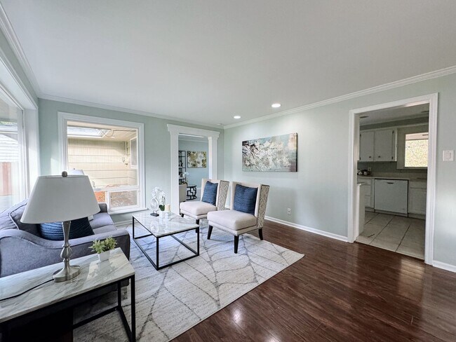 Photo - Cozy 3BD/2BTH Lynnwood Rambler for Lease! House