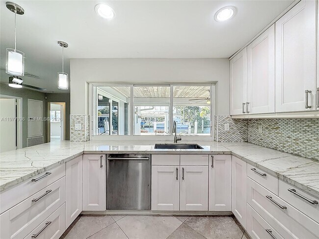 Foto del edificio - 2770 NE 8th Ct