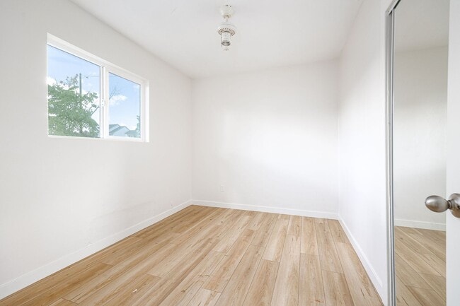 Foto del edificio - 767 Ball Ave