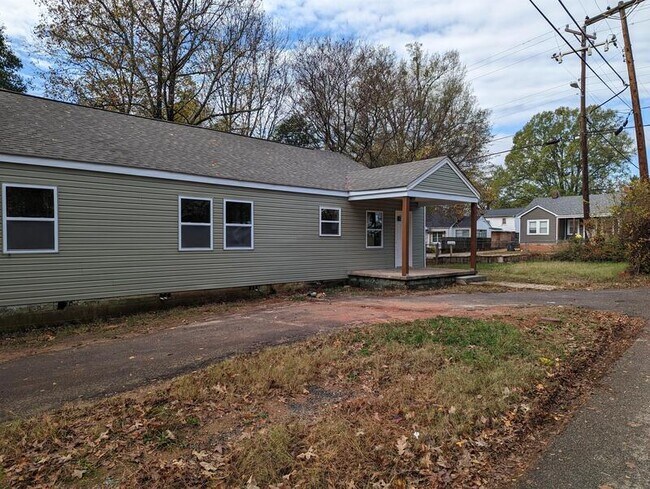 Building Photo - 622 Perry Rd