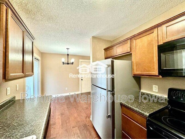 Building Photo - 213 NW Chapel Dr