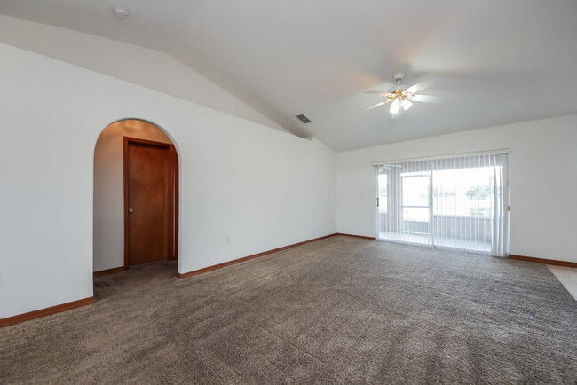 Building Photo - 2391 Sweetwater Blvd