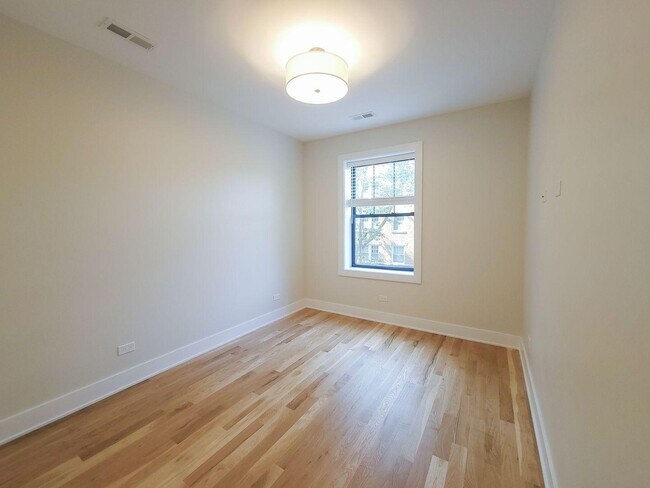 Photo - 3358 North Sheffield Avenue #3 Apartment