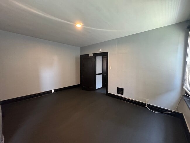 Building Photo - Move in Ready