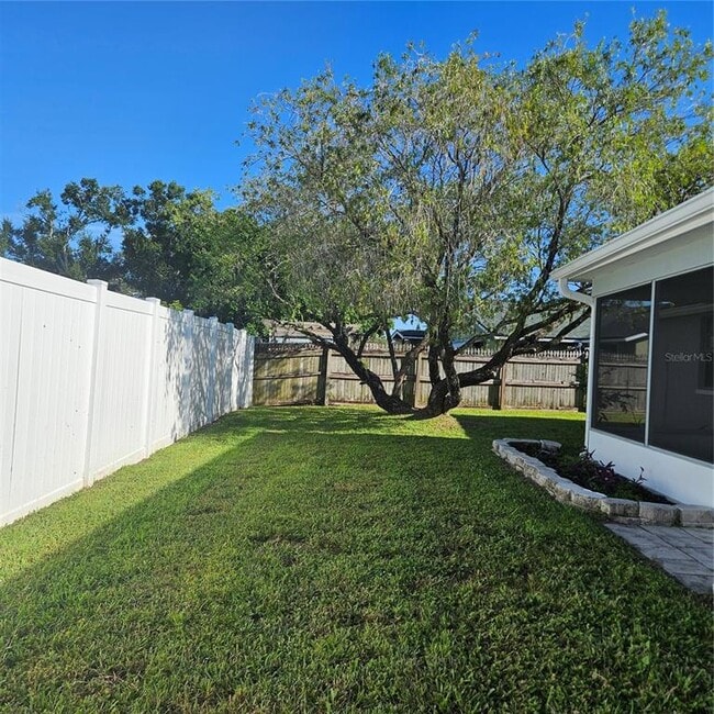 Foto del edificio - 6008 Firefly Ln