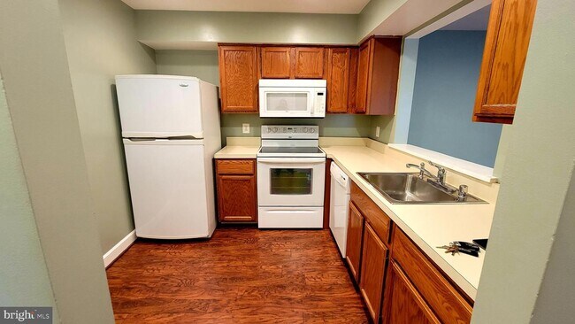 Foto del edificio - 20330 Beaconfield Terrace