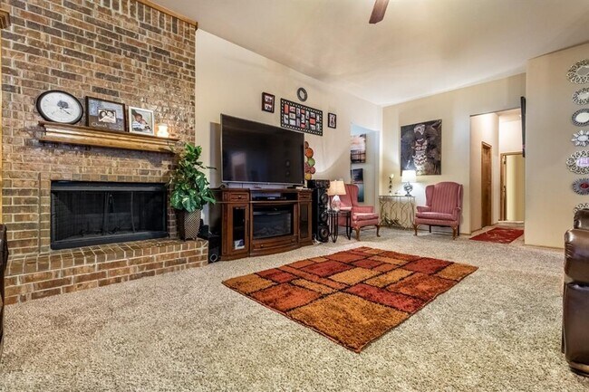 Foto del edificio - 8205 Hillers Rd