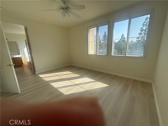 Foto del edificio - 473 N Bloomberry