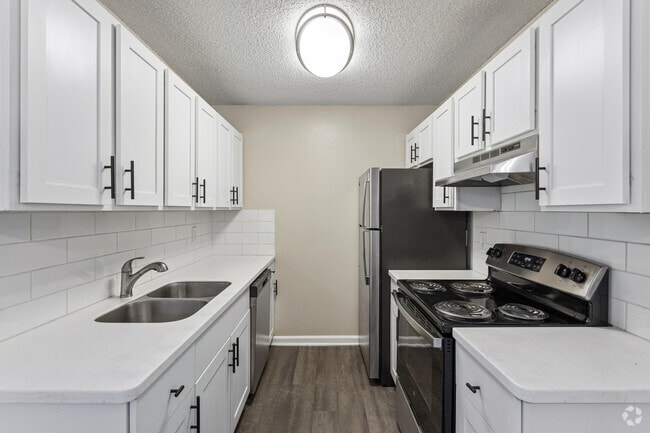 2BR, 2BA - 880SF - Kitchen - Park View Apartments