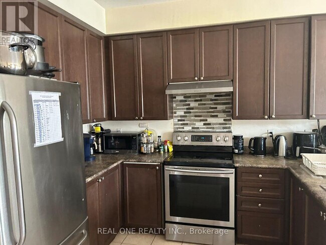 Photo du bâtiment - 18 Troyer Ave