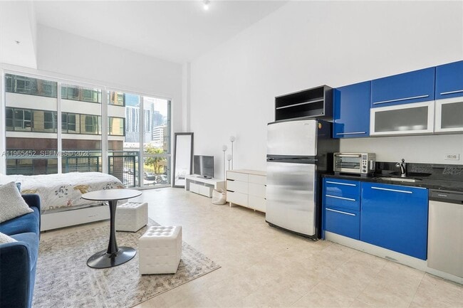 Building Photo - 253 NE 2nd St