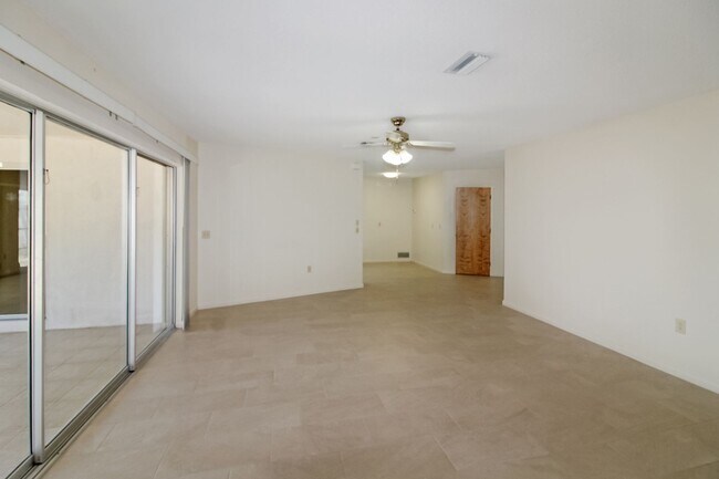 Foto del edificio - East Gate Annual Home for Rent