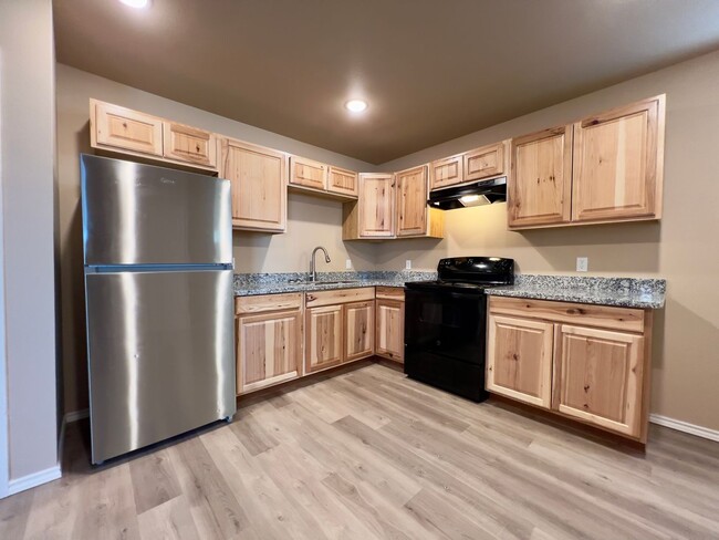 Building Photo - MOVE-IN SPECIAL: New 3/2/1 Located in Nort...