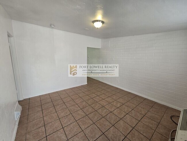 Foto del edificio - 2736 N Stone Ave