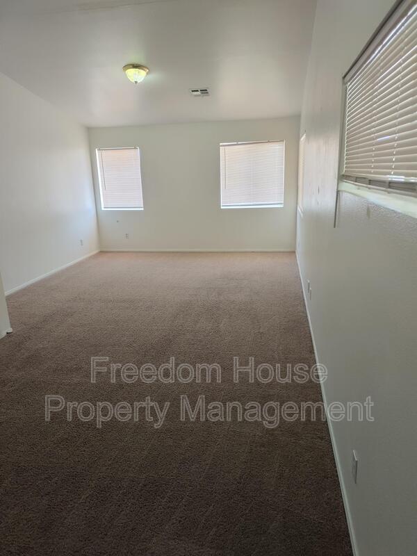 Foto del edificio - 2341 E Calvada Blvd