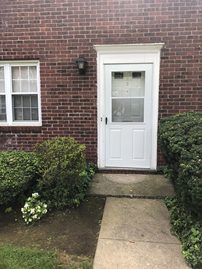 Private Entrance - 63 W Hudson Ave