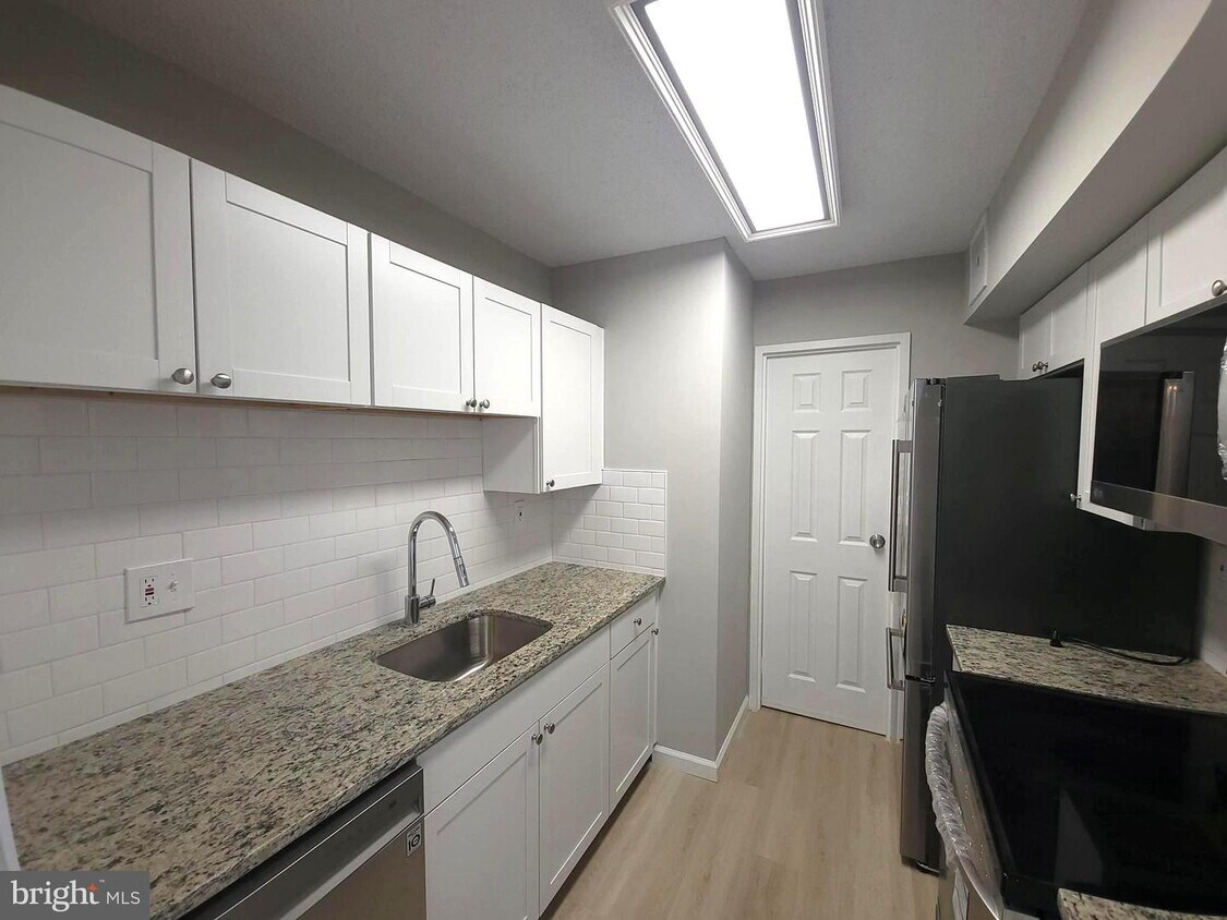 666 W Germantown Pike Unit 2409, Plymouth Meeting, PA 19462 Room for