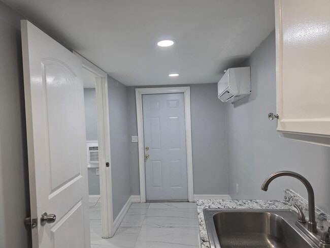 Building Photo - 6241 SW 17th St