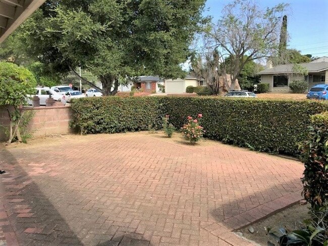 Building Photo - 541 Highland Dr