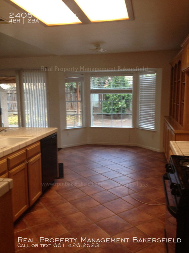 Building Photo - 2405 Venice Drive