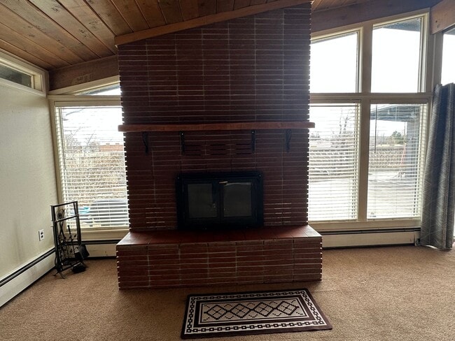 Building Photo - 4 Bedroom, 3 Bath House available for rent in Aztec