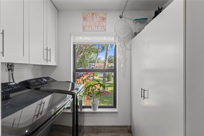 Foto del edificio - 7955 NW 41st Ct