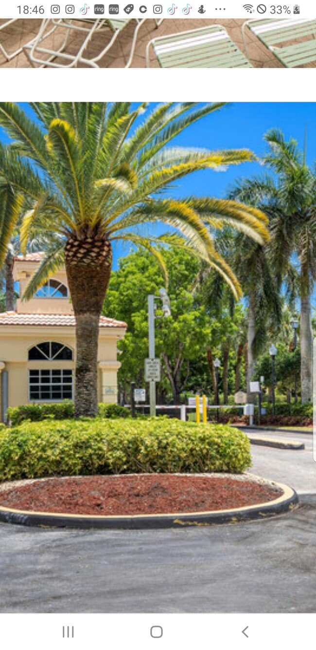 Foto del edificio - 7076 Middlebury Dr