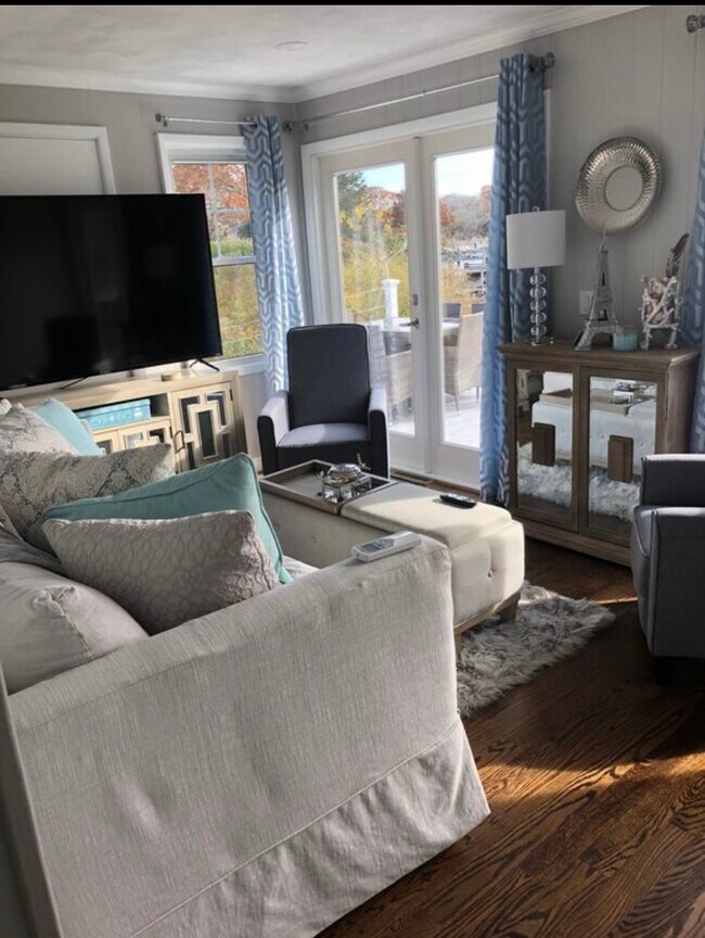 Living Room - 46 Flintstone Rd