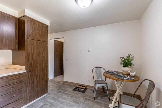 1BR, 1BA - 700SF - Sequoia Apartments