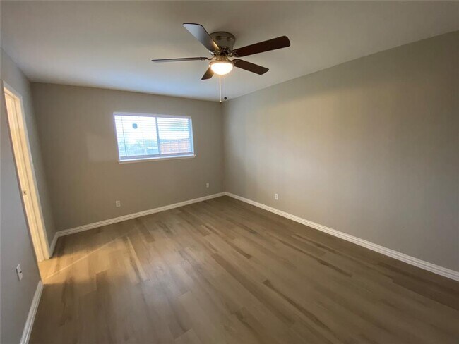 Building Photo - 1038 Woodmere Dr