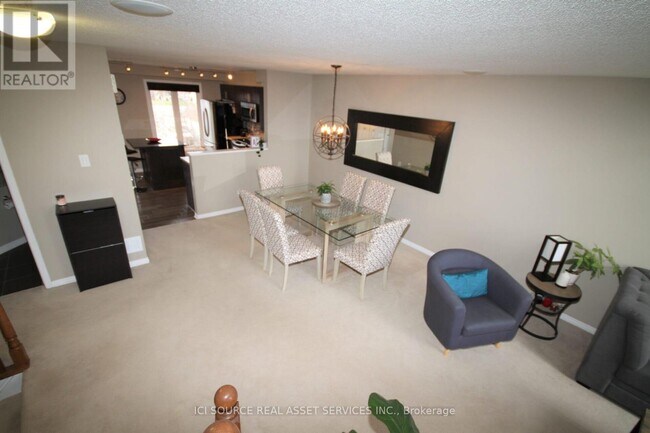 Photo du bâtiment - 368 Galston Private