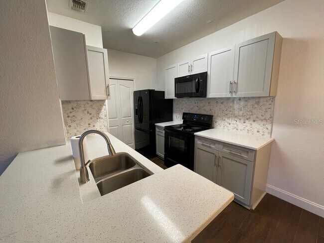 Foto del edificio - 5821 Legacy Crescent Pl