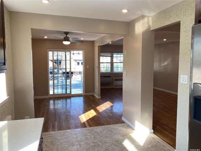 Foto del edificio - 1574 E 98th St