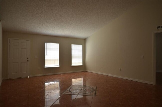 Building Photo - Available Now 3br 2b