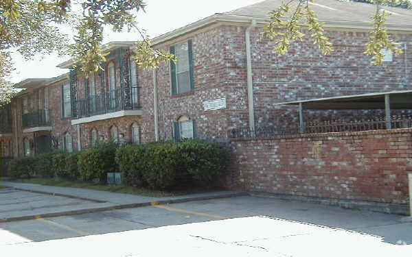 Building Photo - Valley Oaks Apartments