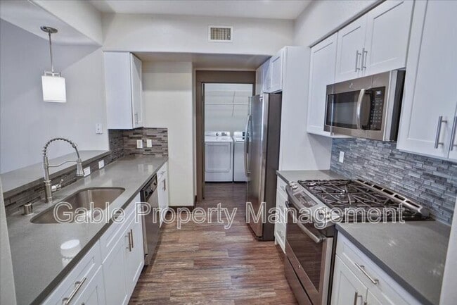 Building Photo - 24595 Town Center Dr