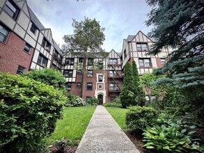 Building Photo - 3 Greenridge Ave