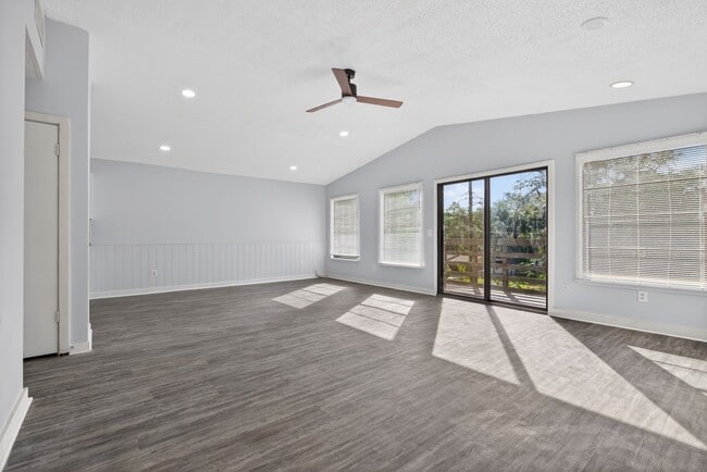 Building Photo - 1712 E Mulberry Dr