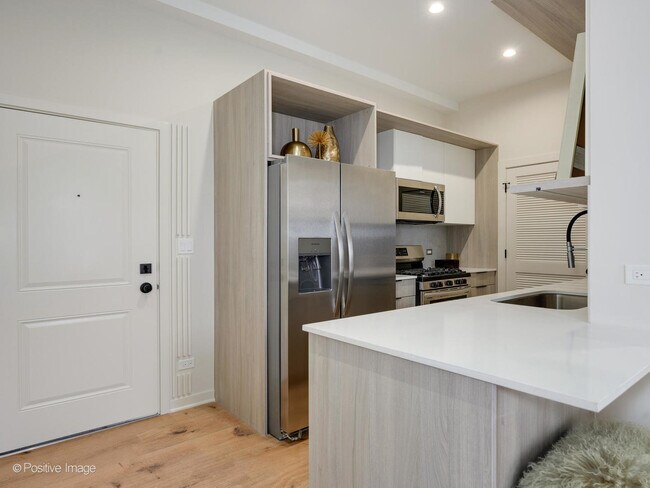 Foto del edificio - 2801 N Thatcher Ave