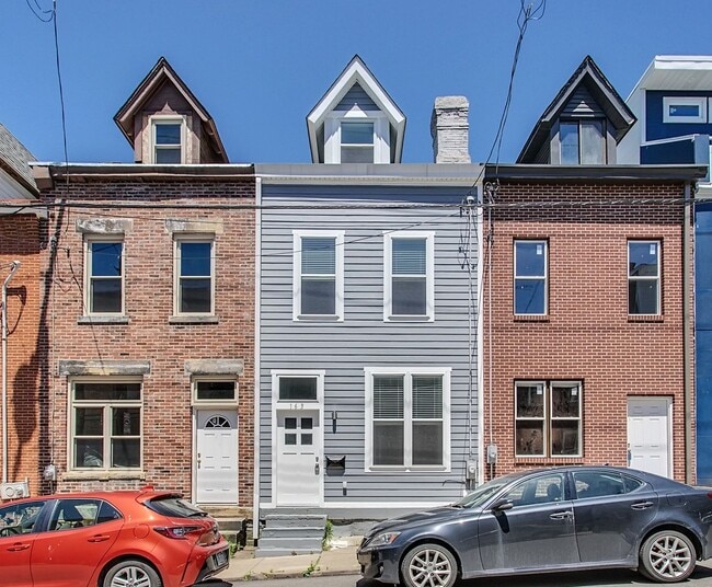 Building Photo - Beautiful 4 Bed 3 Bath Home in Lawrenceville!