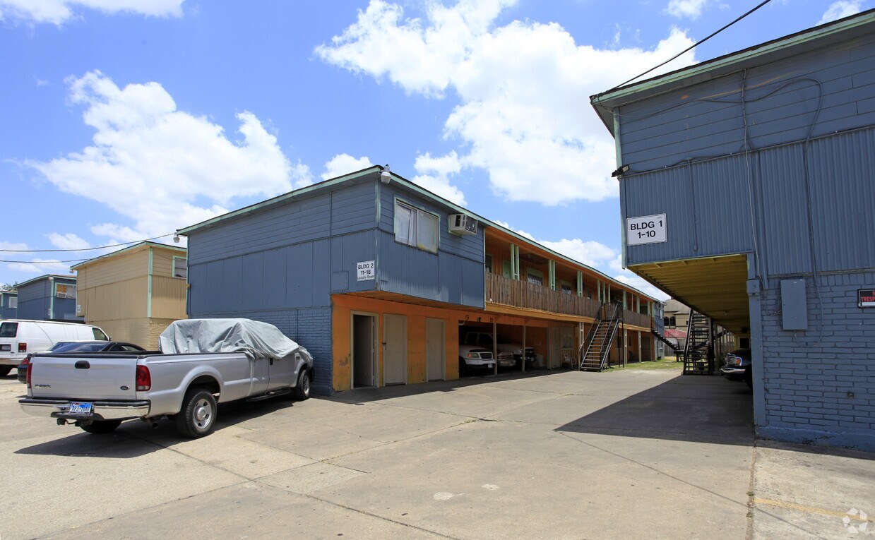 Apartamentos en 8601 Winkler Dr. - 8601 Winkler Dr