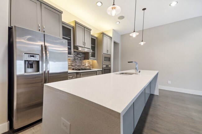 Building Photo - 2 Bedroom Townhome in Dallas