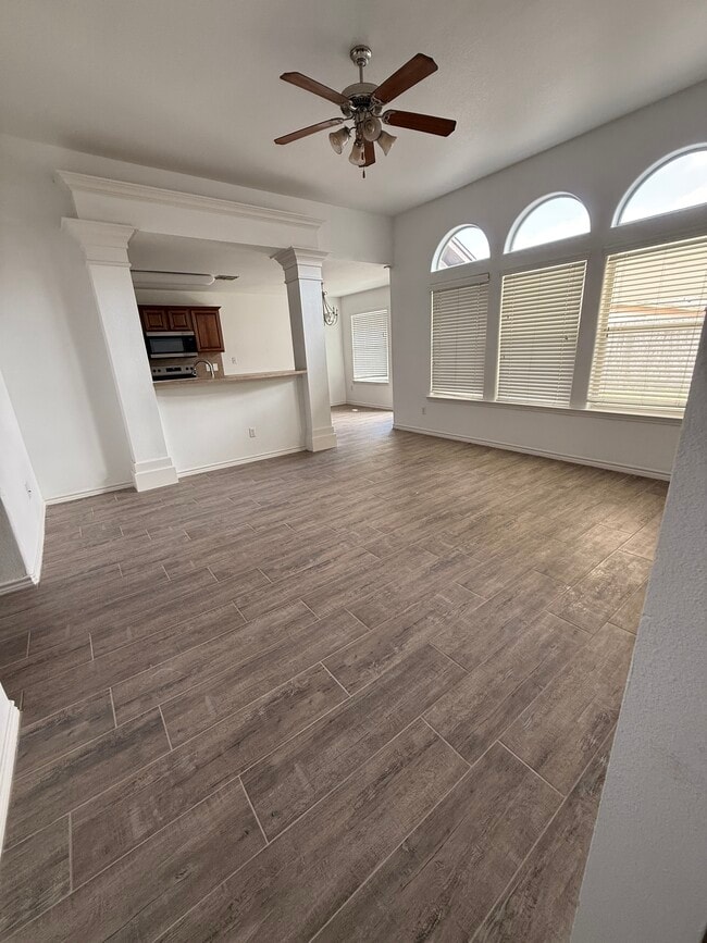 Building Photo - 3806 Los Arroyos Dr