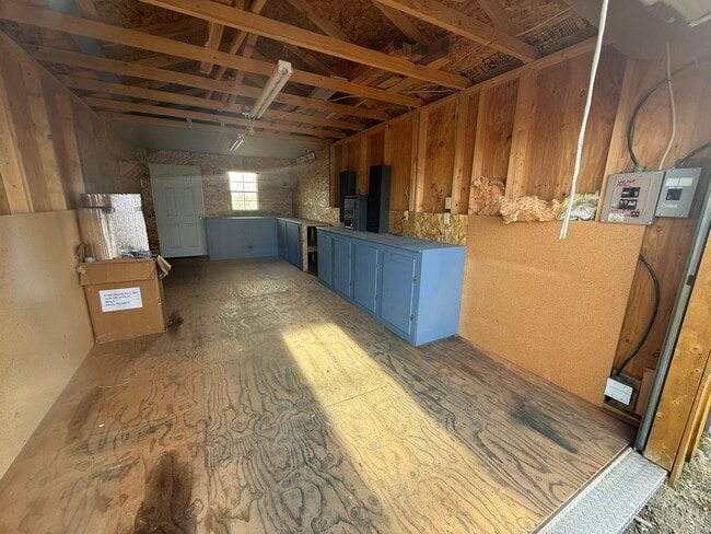 Building Photo - 3 bedroom 2 bath home in Country Setting