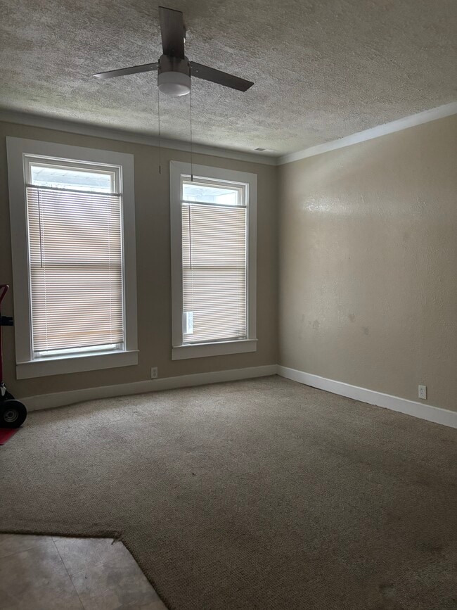 Sala de estar - 963 Switzer Ave