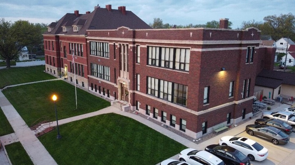 Emerson Garden Apartments 1310 Washington St Quincy, IL Apartments